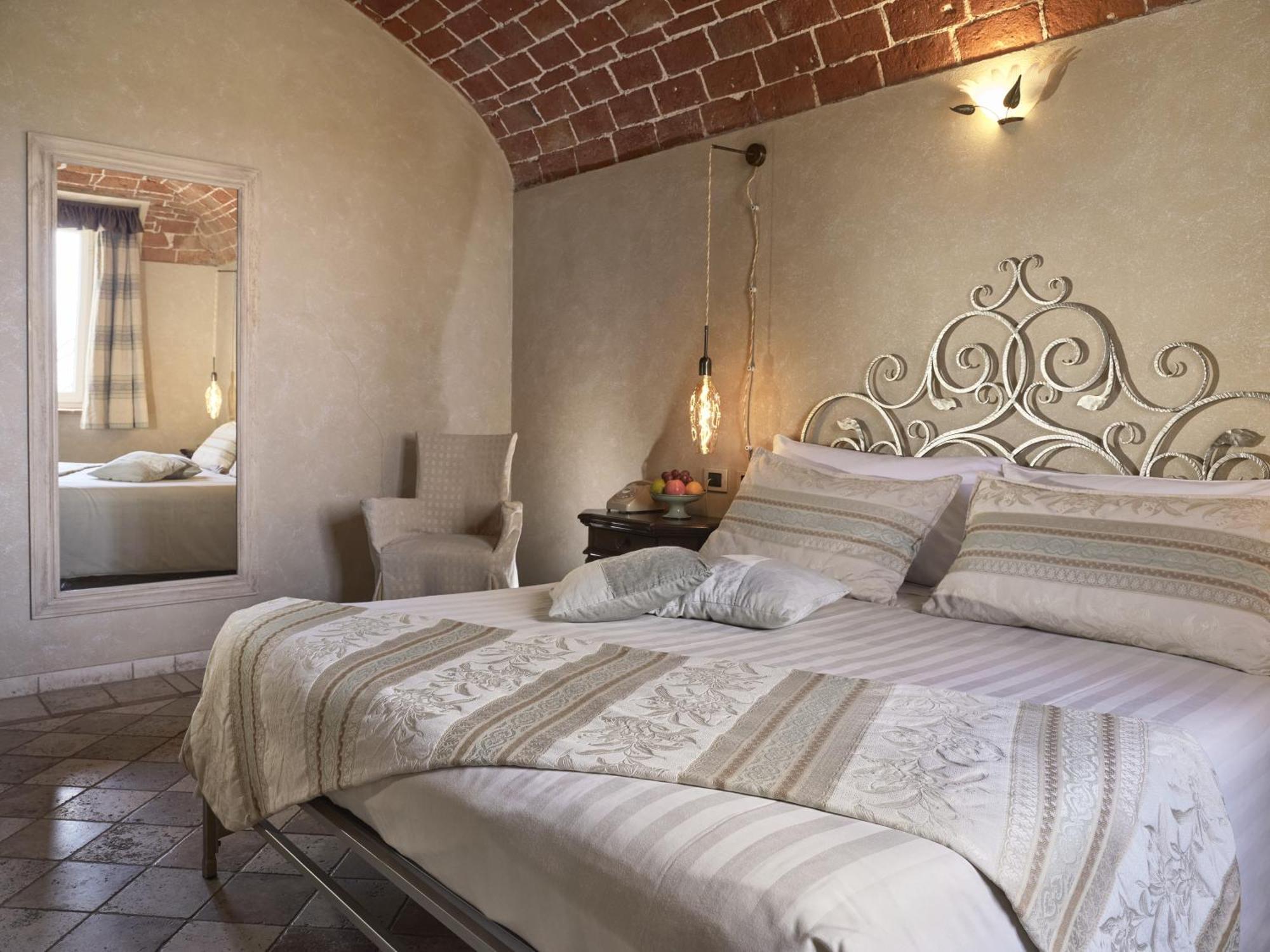Tenuta Montemagno Relais & Wines Экстерьер фото